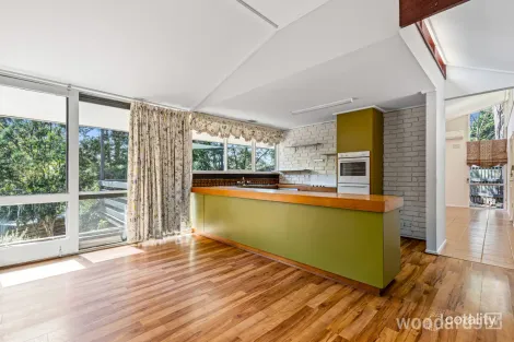Property photo of 10 Jelbart Court Eltham VIC 3095