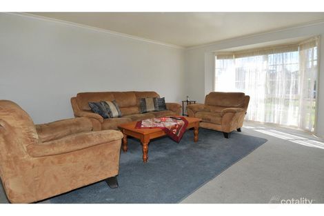 Property photo of 1 Flowers Close Roxburgh Park VIC 3064