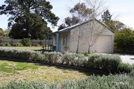 Property photo of 14 Garden Place Romsey VIC 3434