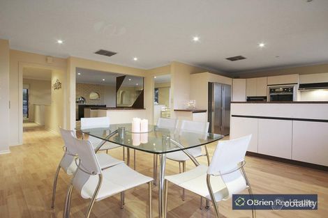 Property photo of 28 Daniel Solander Drive Endeavour Hills VIC 3802
