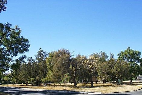 30 Macleod Rd, Applecross, WA 6153