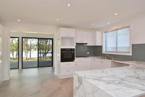 Property photo of 18 Rhodes Parade Windermere Park NSW 2264