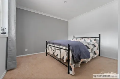 Property photo of 28 Rosemont Avenue Kelso NSW 2795