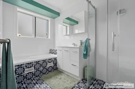 Property photo of 28 Rosemont Avenue Kelso NSW 2795