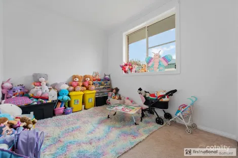 Property photo of 28 Rosemont Avenue Kelso NSW 2795