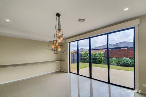 Property photo of 28 Bandicoot Loop Tarneit VIC 3029