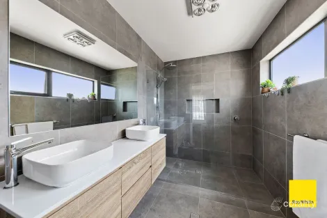 Property photo of 5 Maslin Place Bungendore NSW 2621