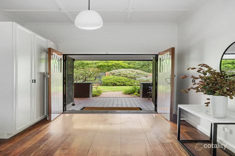 Property photo of 18 Oak Grove Malvern East VIC 3145