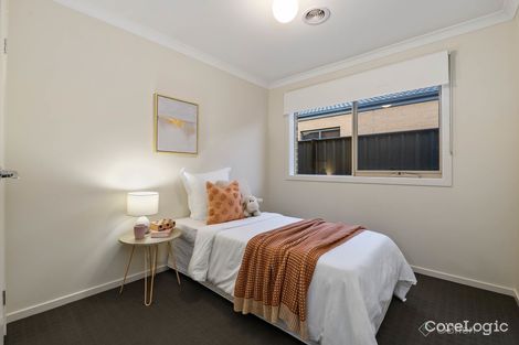 Property photo of 82 Wheelers Park Drive Cranbourne North VIC 3977