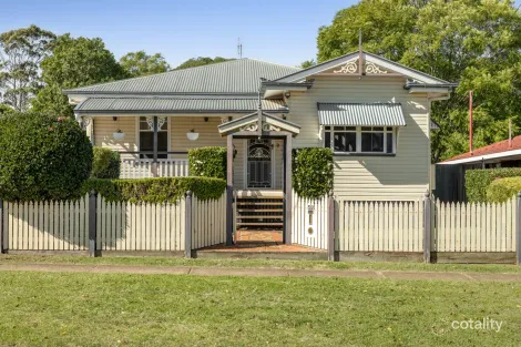 52 Llewellyn St, Centenary Heights, QLD 4350