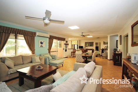 Property photo of 11 Heritage Close Leschenault WA 6233