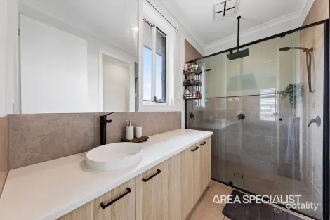 Property photo of 3 Flintoff Avenue Lang Lang VIC 3984