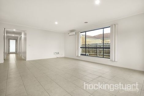 Property photo of 8 Shandeau Melton West VIC 3337