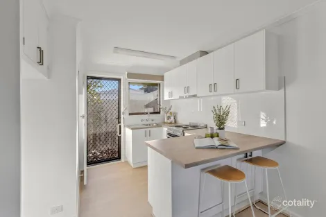 4/4 Manifold St, Manifold Heights, VIC 3218