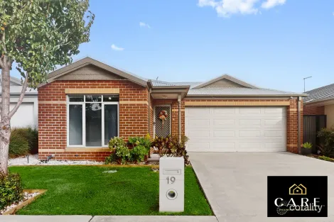19 Hillsborough Cres, Berwick, VIC 3806