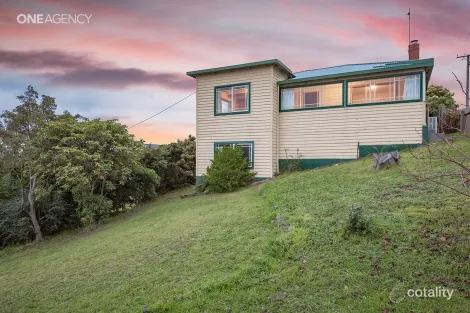 Property photo of 17 The Boulevard Hillcrest TAS 7320