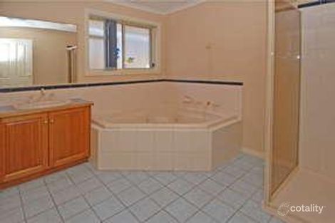 Property photo of 33 Golden Way Hillside VIC 3037