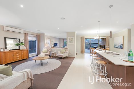 Property photo of 8 Willowdale Drive Cranbourne North VIC 3977