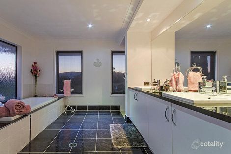 Property photo of 2 Essen Place Oxenford QLD 4210