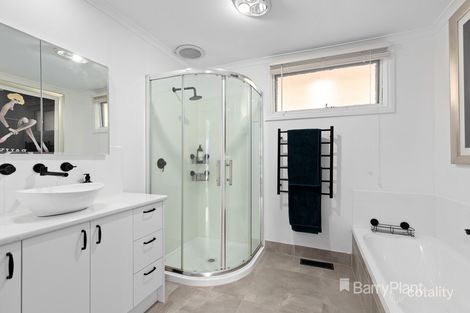 113 Manchester Rd, Mooroolbark, VIC 3138