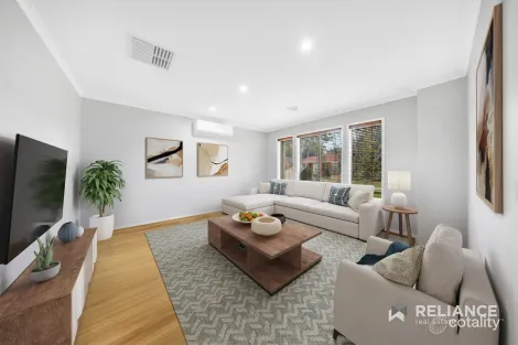 Property photo of 21 Stringybark Close Manor Lakes VIC 3024
