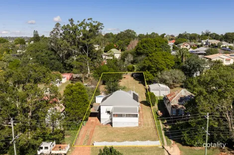 32 Christmas St, North Toowoomba, QLD 4350