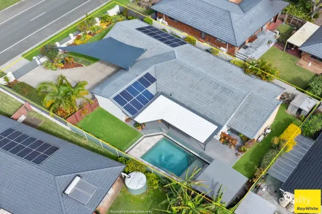 Property photo of 4 Beauty Point Drive Robina QLD 4226