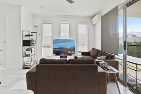 Property photo of 1/68A Makybe Diva Drive Ooralea QLD 4740