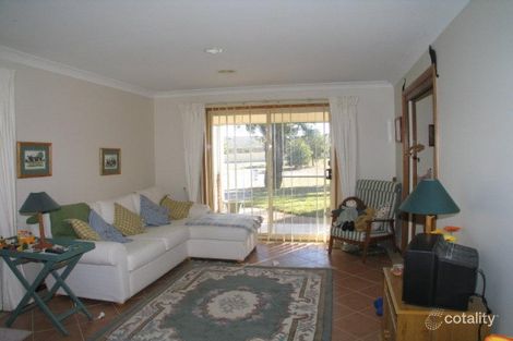 Property photo of 3 Beech Place Jerrabomberra NSW 2619