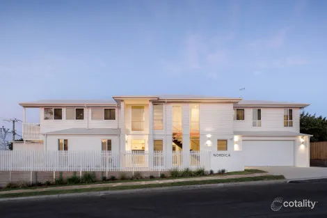 Property photo of 19 Stratton Terrace Wynnum QLD 4178