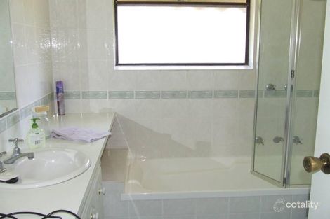 Property photo of 5 Debora Court Sale VIC 3850