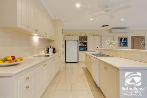 Property photo of 8 Haven Court Werribee VIC 3030