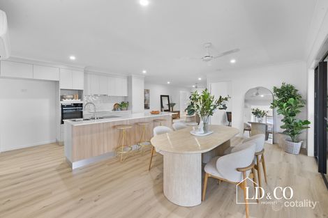 11 MOREHEAD DR, RURAL VIEW, QLD 4740