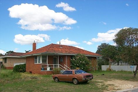 Property photo of 12 Wagoora Way Koongamia WA 6056