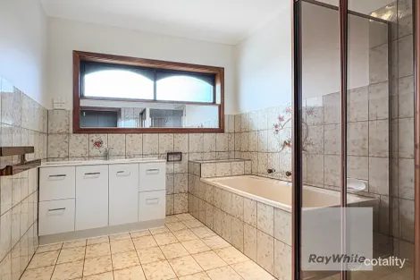 Property photo of 3 Hardy Close Gladstone Park VIC 3043