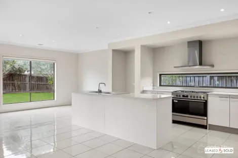 Property photo of 38 Gledswood Avenue South Morang VIC 3752