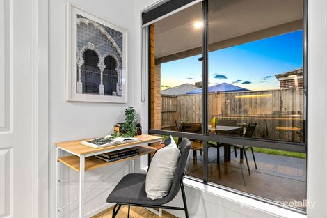 Property photo of 4 Millicent Parade Officer VIC 3809