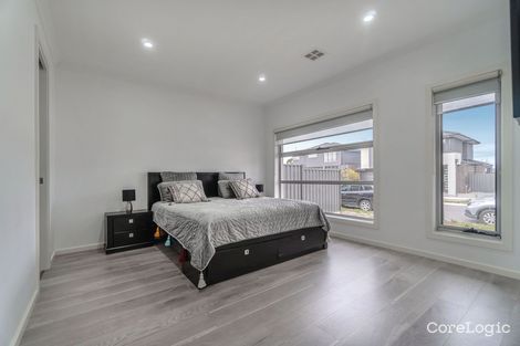 Property photo of 4 Magic Way Roxburgh Park VIC 3064