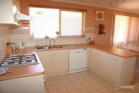 Property photo of 19 Acre Rise Hampton Park VIC 3976