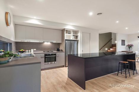 Property photo of 19 Evan Smith Close Macleod VIC 3085