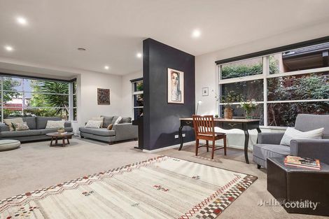Property photo of 19 Evan Smith Close Macleod VIC 3085