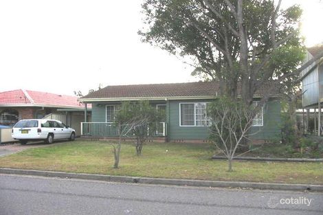 18 Kerry Cres, Berkeley Vale, NSW 2261