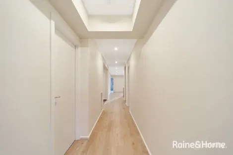 Property photo of 3 Milton Place Strathtulloh VIC 3338