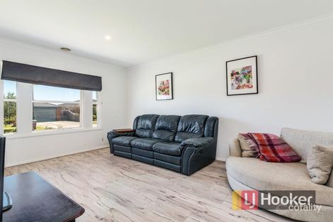 Property photo of 26 Fairways Boulevard Cranbourne North VIC 3977