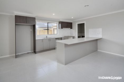 Property photo of 8 Water Lily Road Bunyip VIC 3815