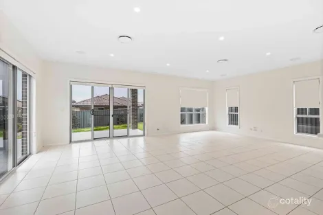 Property photo of 25 Sunrise Terrace Glenmore Park NSW 2745