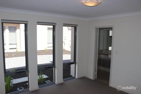 Property photo of 4/3 Spring Avenue Midland WA 6056