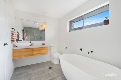 Property photo of 27 Shamrock Drive Berkeley Vale NSW 2261