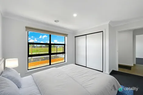 Property photo of 9 Redmill Terrace Cranbourne East VIC 3977