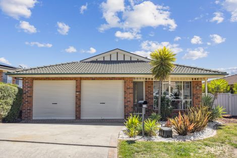 15 Thomas Royal Gdns, Queanbeyan East, NSW 2620